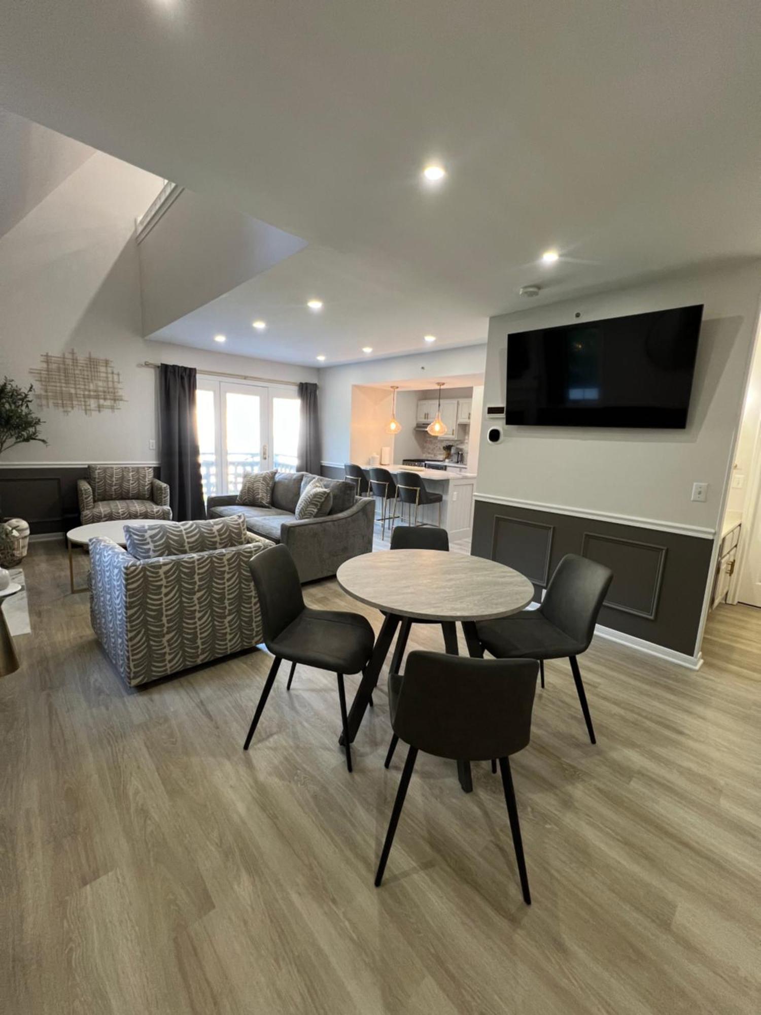 Newly Renovated Loft At With Amenities, 3 Minutes To Mohegan Apartment