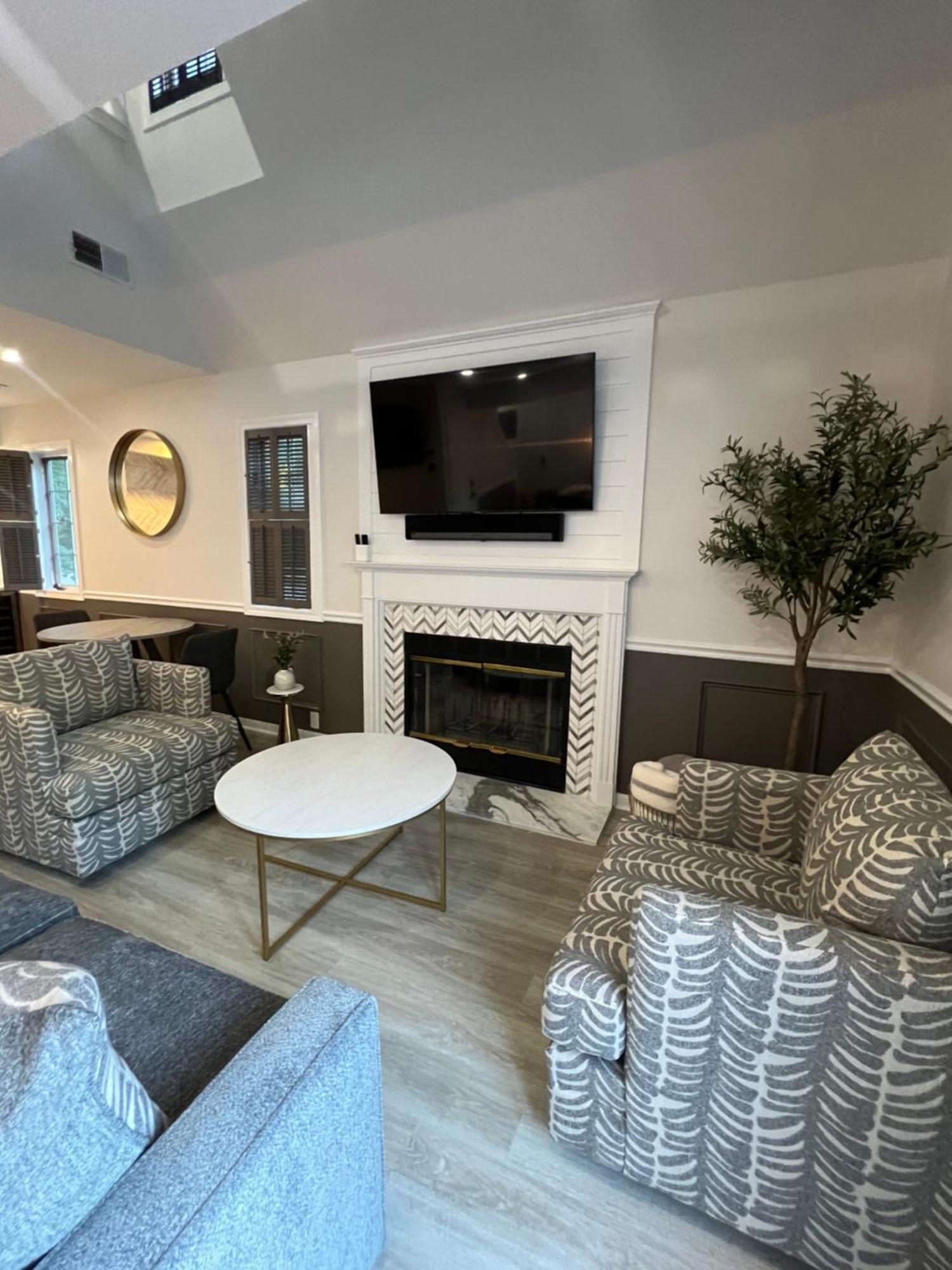 Newly Renovated Loft At With Amenities, 3 Minutes To Mohegan Apartment